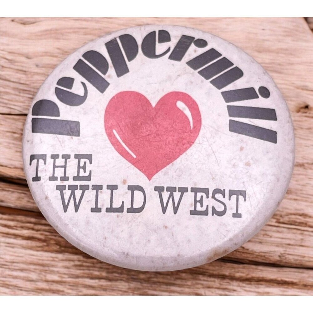 Peppermill The Wild West Heart Button Pin Badge Vintage Casino Memorabilia Reno